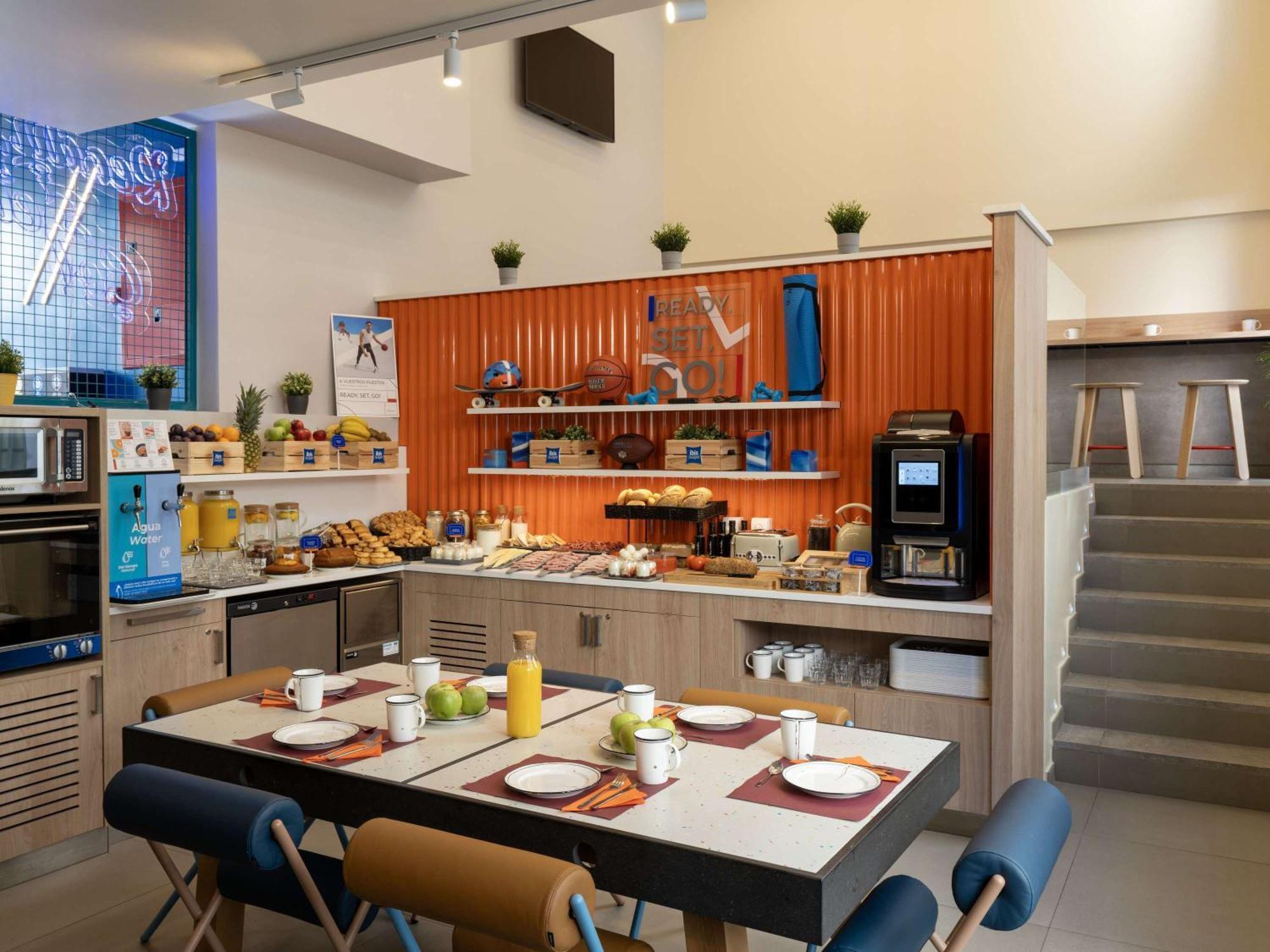 Ibis Budget Valencia Centro Puerto Esterno foto